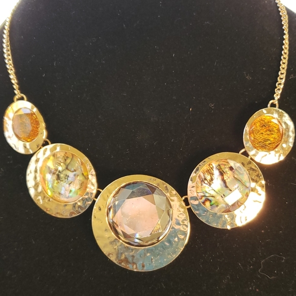 J.Jules Jewelry - 🛍NWOT Pretty gold necklace